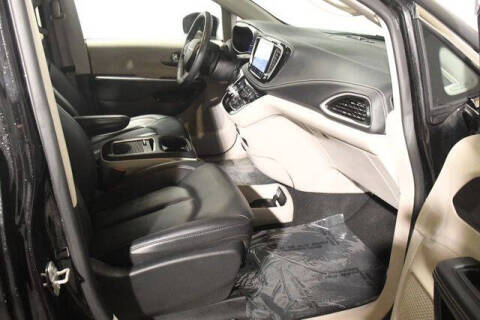 2024 Chrysler Pacifica Plug-In Hybrid Select
