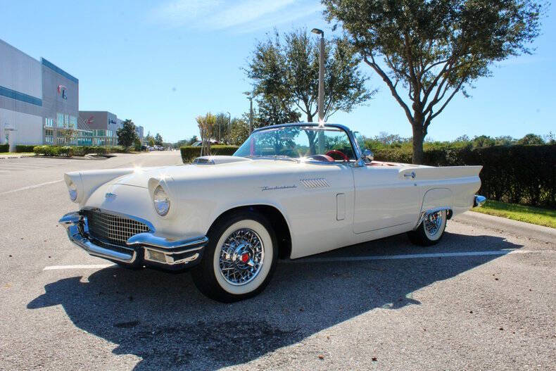 1957 Ford Thunderbird