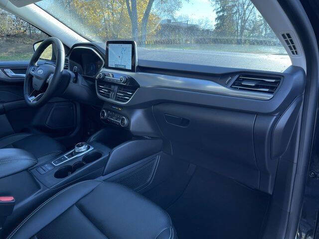 2022 Ford Escape Hybrid Titanium