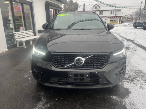2025 Volvo XC40 B5 Plus Dark Theme