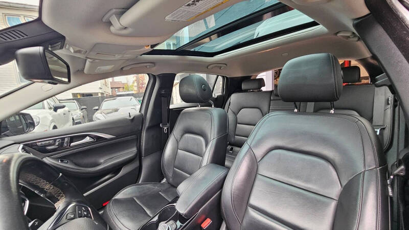2017 Infiniti QX30 Premium