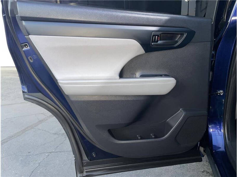 2021 Toyota Highlander LE
