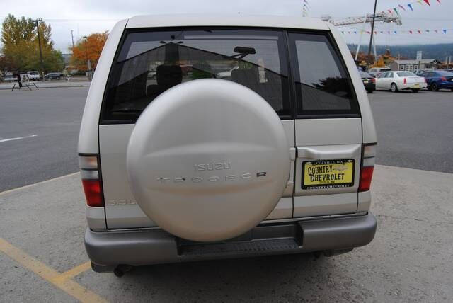 2001 Isuzu Trooper LS