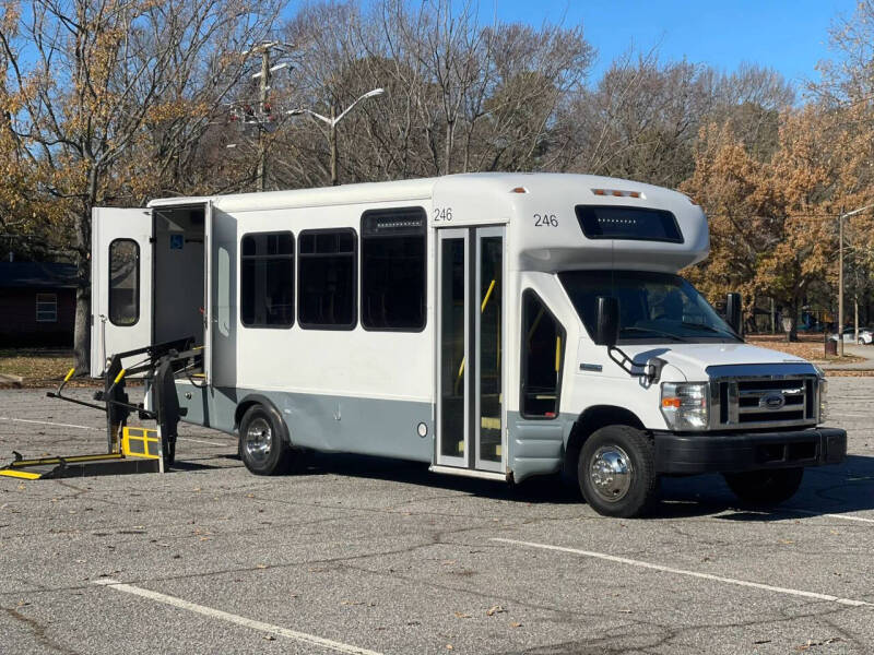 2011 Ford E-Series E-450 SD