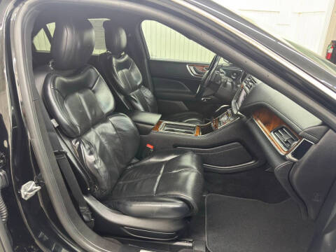 2017 Lincoln Continental Select