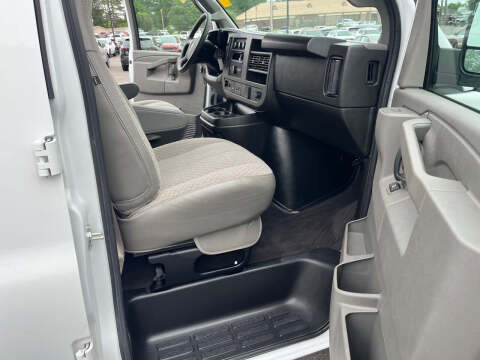 2025 Chevrolet Express LS 3500