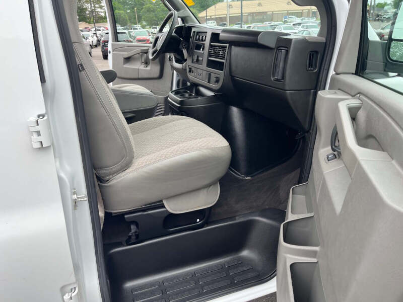 2025 Chevrolet Express LS 3500