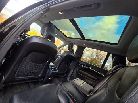 2018 Volvo XC90 T6 Momentum