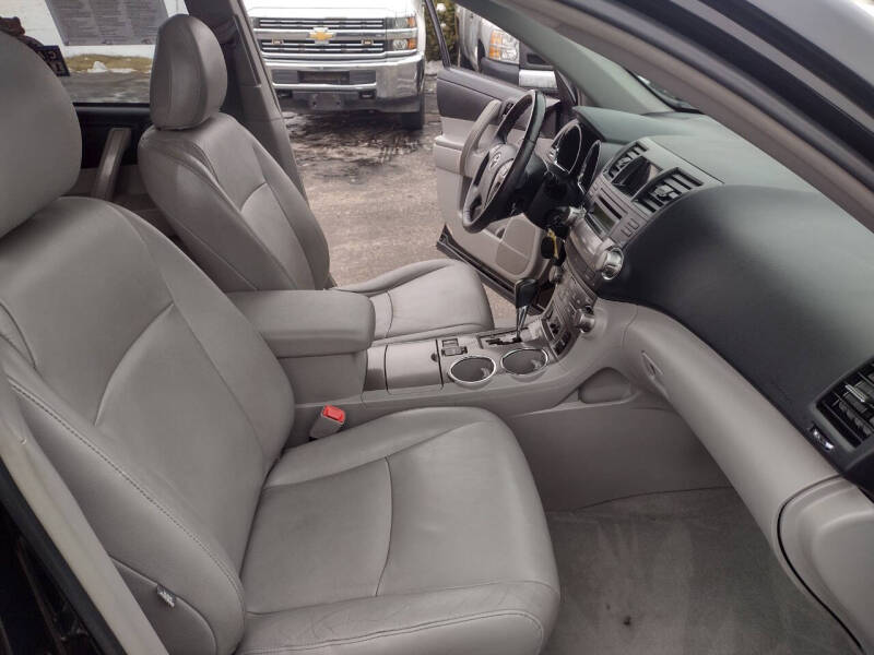 2010 Toyota Highlander SE photo 17