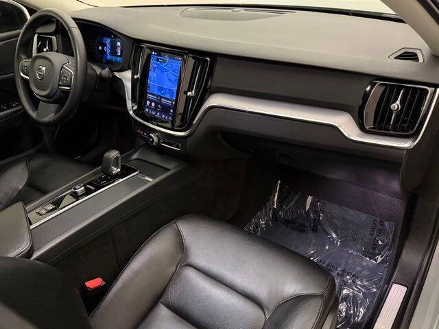 2024 Volvo S60 B5 Core Dark Theme