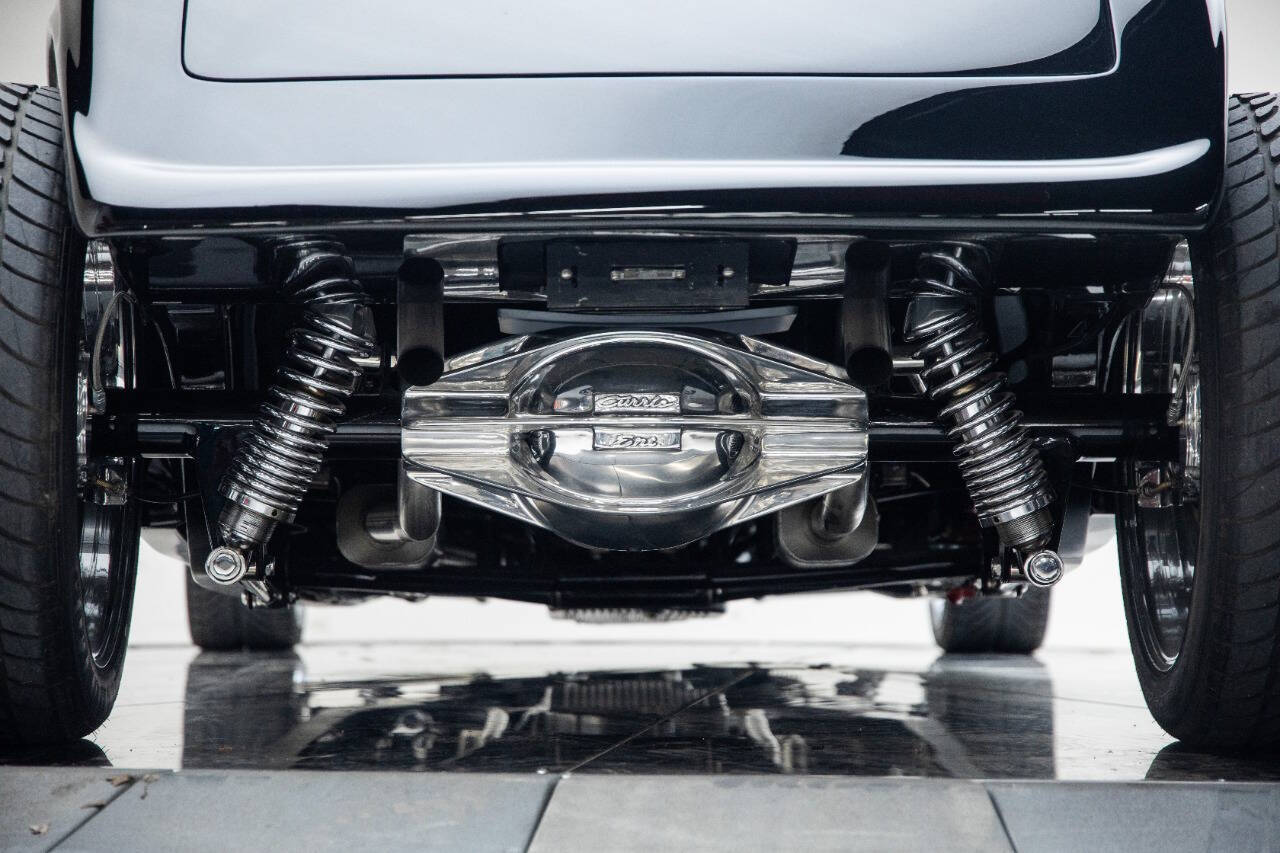 1933 Ford Model 40 38