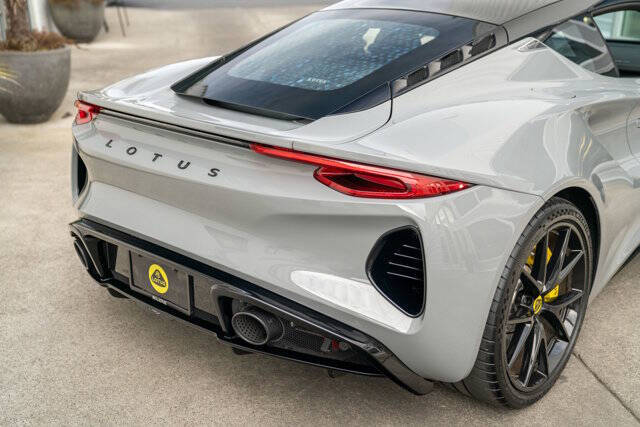 2024 Lotus Emira 8
