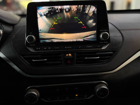 2022 Nissan Altima 2.5 SR