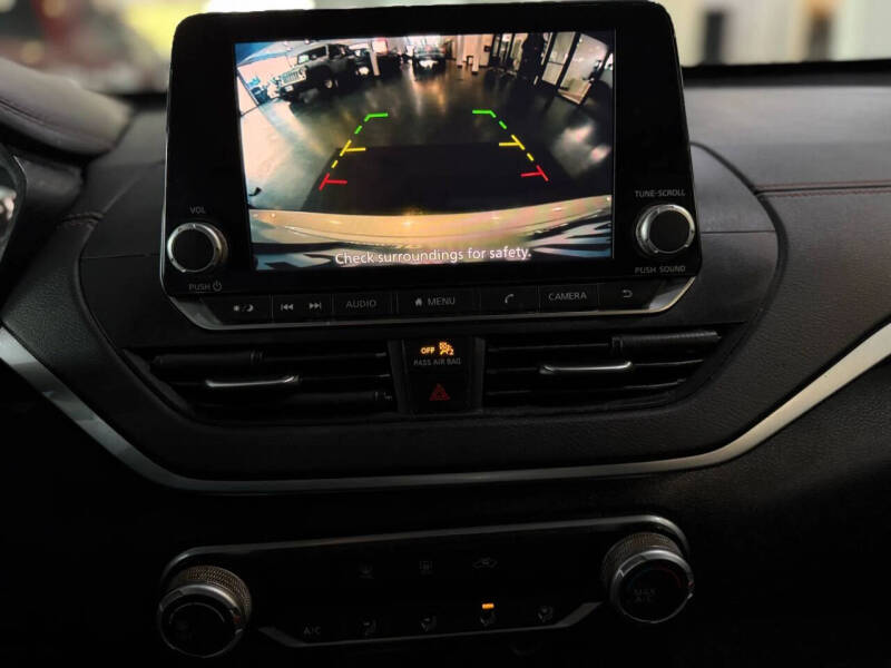 2022 Nissan Altima 2.5 SR