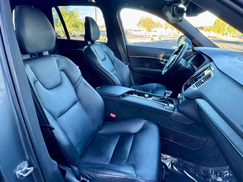 2020 Volvo XC90 T6 Momentum 6-Passenger
