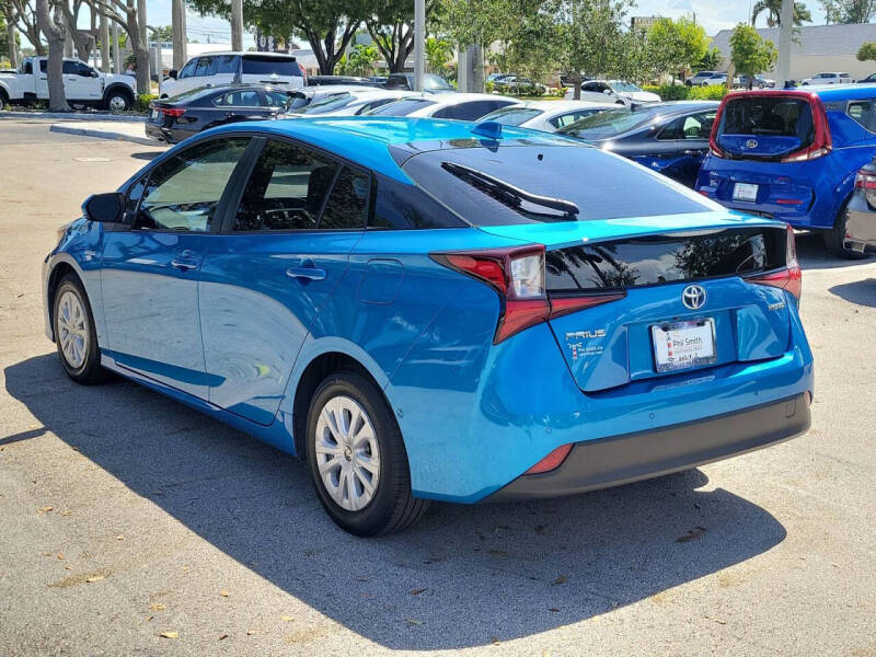 2022 Toyota Prius LE