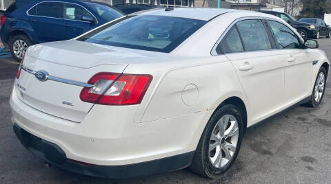 2011 Ford Taurus SEL