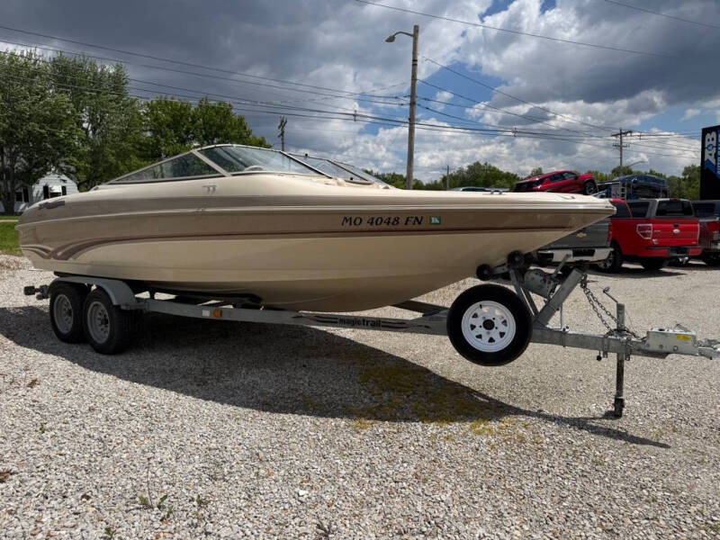 1900 Larson Boats BOWRIDER