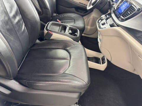 2017 Chrysler Pacifica Touring-L