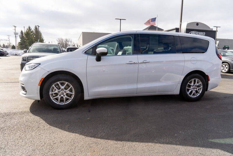 2023 Chrysler Pacifica Touring L