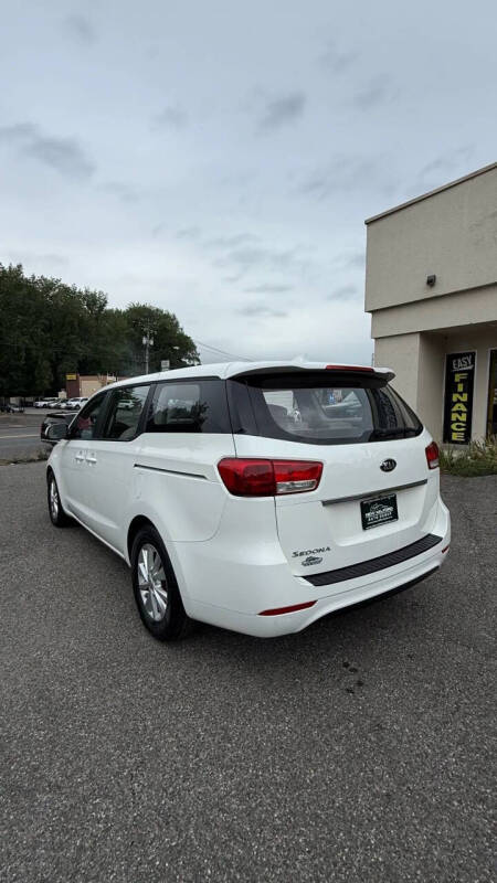 2016 Kia Sedona L