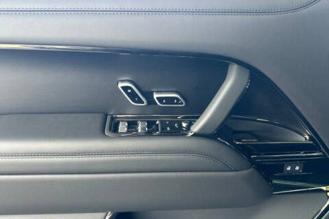 2025 Land Rover Range Rover P615 SV