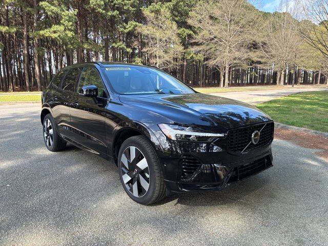 2025 Volvo XC60 T8 Plus Dark Theme