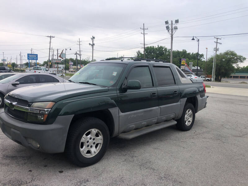 2002 Chevrolet Avalanche for sale at BELL AUTO & TRUCK SALES in Fort Wayne IN