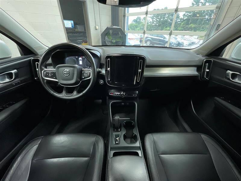 2021 Volvo XC40 T4 Momentum