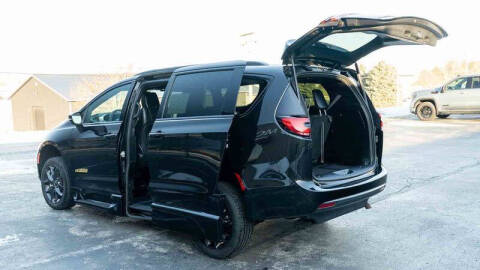 2022 Chrysler Pacifica Touring L