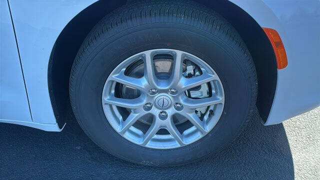 2026 Chrysler Voyager LX