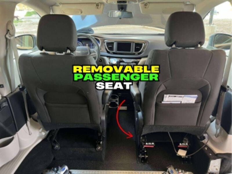 2022 Chrysler Voyager LX