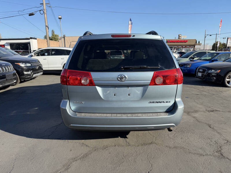 2007 Toyota Sienna XLE 7-Passenger