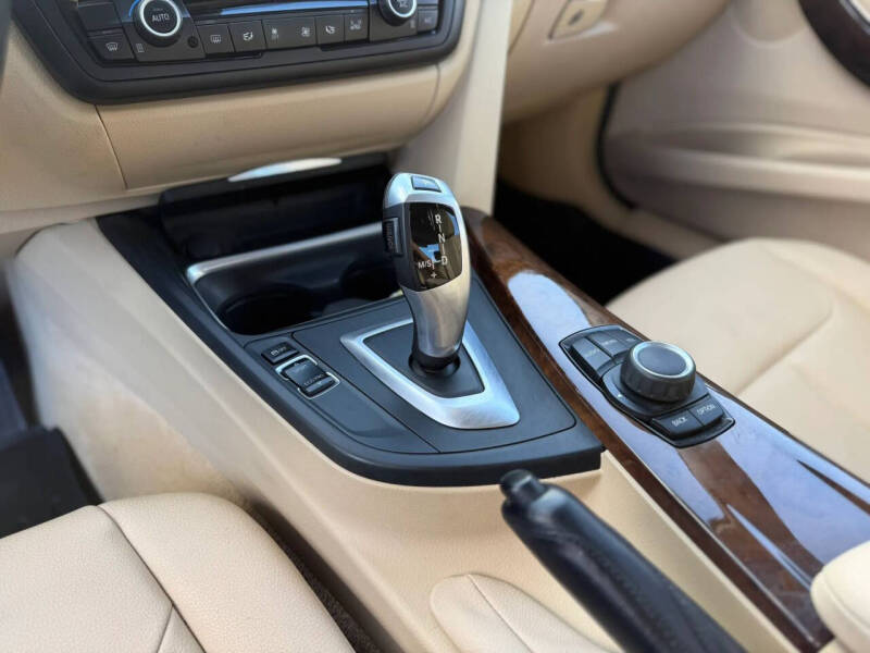 2015 BMW 3 Series 320i