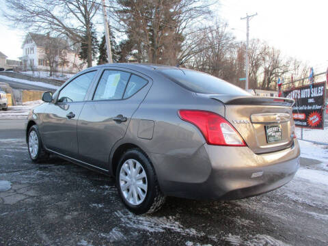 2014 Nissan Versa 1.6 S Plus