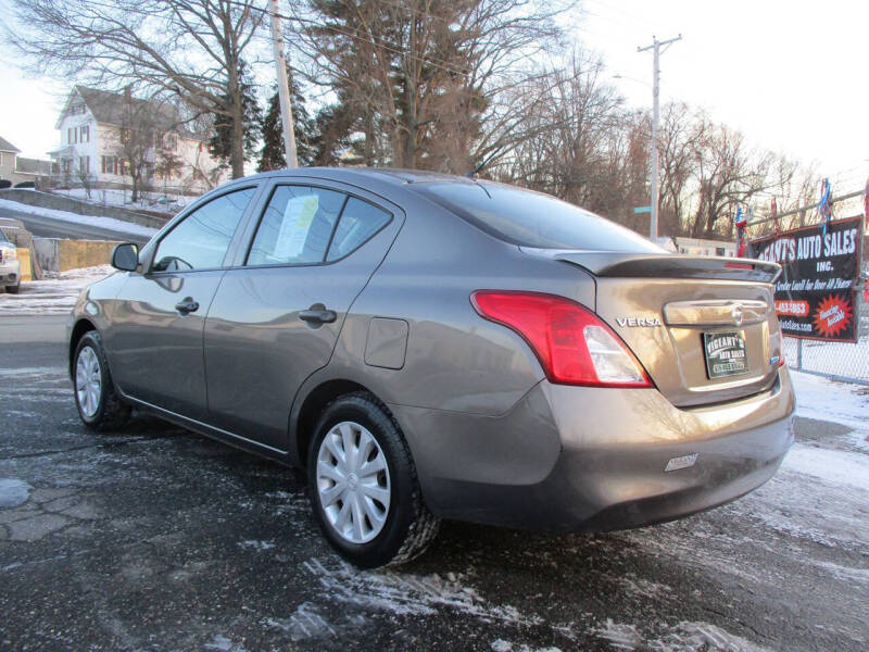 2014 Nissan Versa 1.6 S Plus