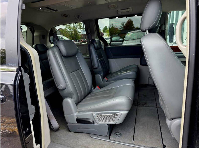 2009 Chrysler Town and Country Touring