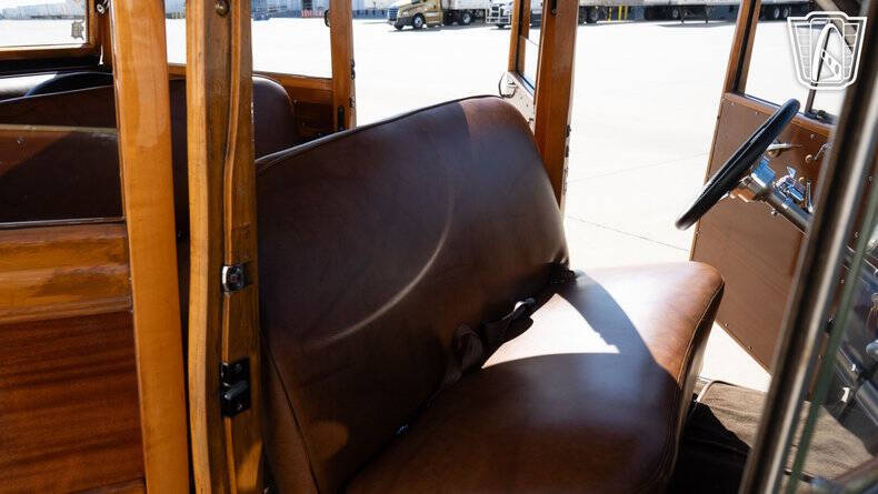 1946 Ford Super Deluxe