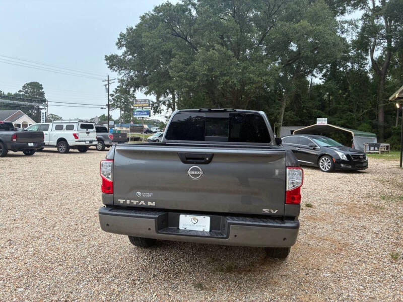 2023 Nissan Titan SV