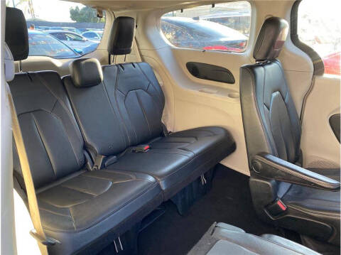 2017 Chrysler Pacifica Touring-L Plus