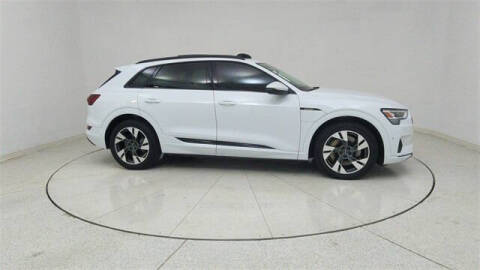 2022 Audi e-tron quattro Premium