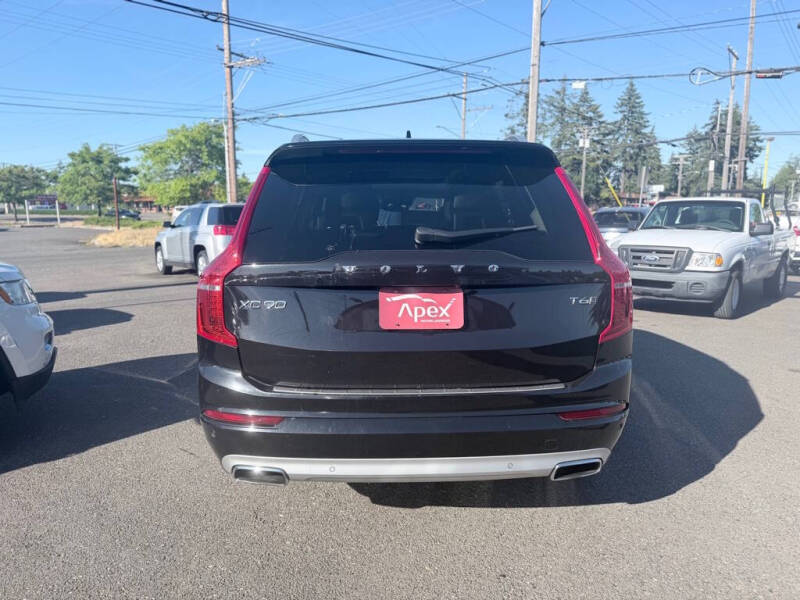 2016 Volvo XC90 T6 Momentum