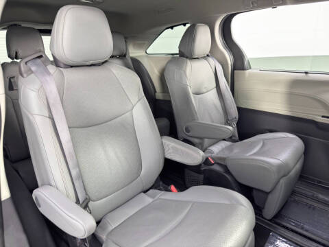 2022 Toyota Sienna Limited 7-Passenger