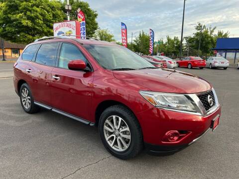 2014 Nissan Pathfinder for sale at Sinaloa Auto Sales in Salem OR
