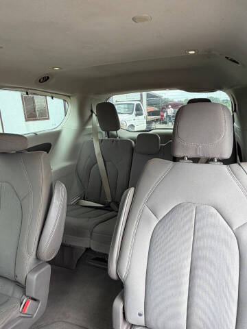 2017 Chrysler Pacifica Touring-L