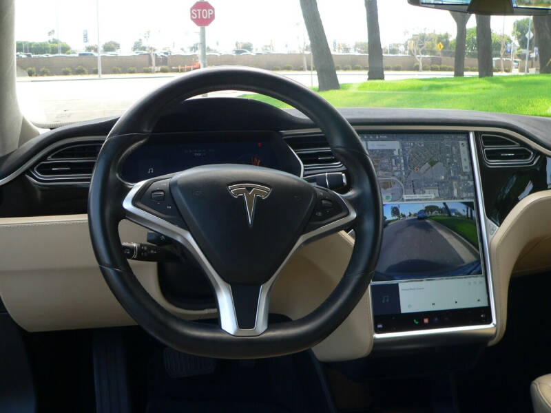 2015 Tesla Model S 70D