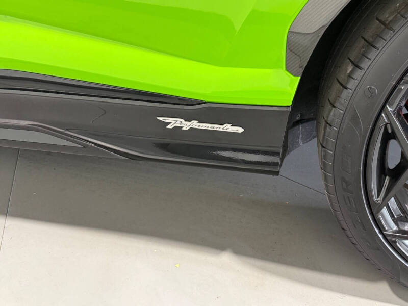 2024 Lamborghini Urus Performante