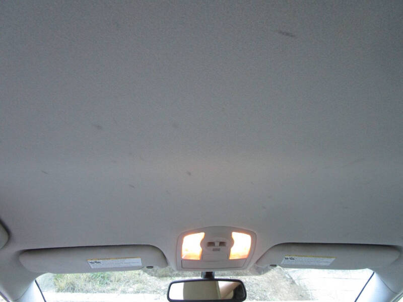 2014 Toyota Prius v Three