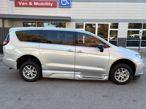 2024 Chrysler Pacifica Touring