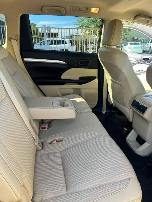 2018 Toyota Highlander LE